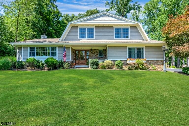 Property listing MLS 4047342 photo 1