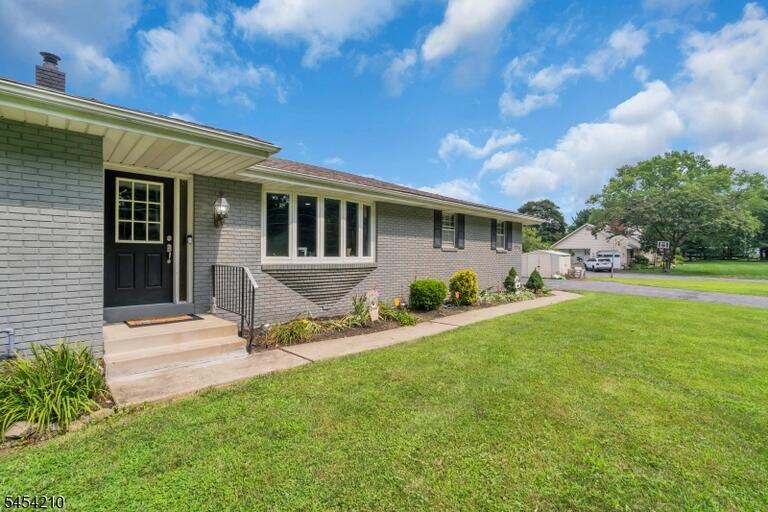 Property listing MLS 4047403 photo 1