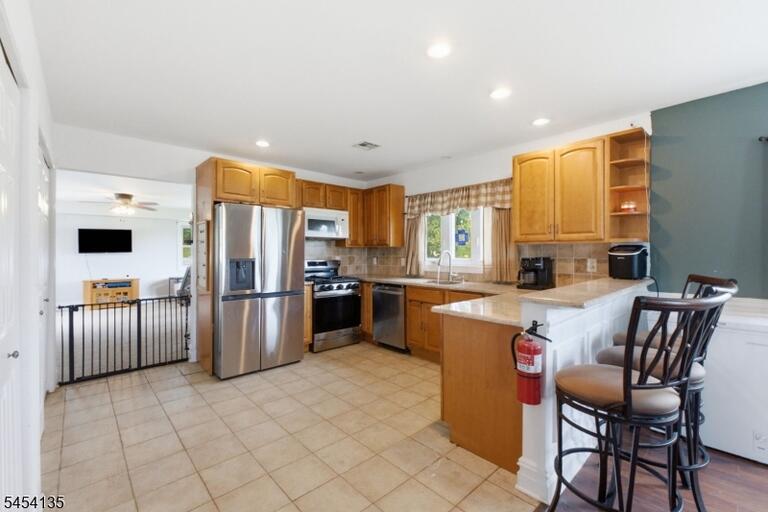 Property listing MLS 4047425 photo 9