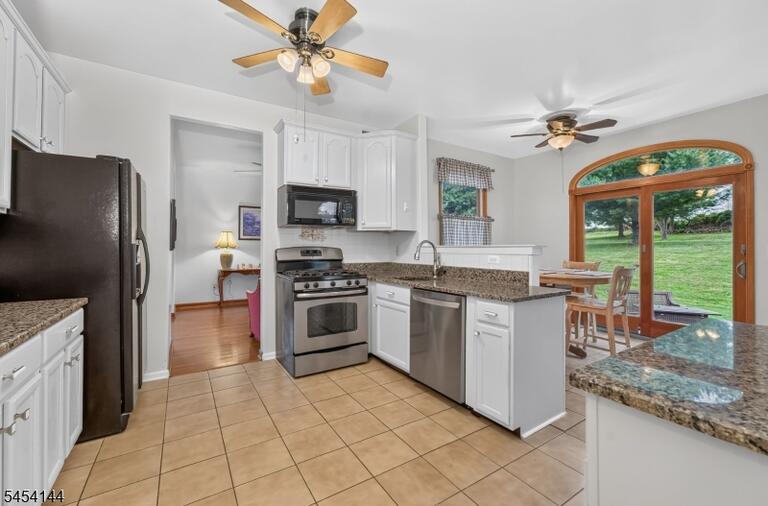Property listing MLS 4047426 photo 10