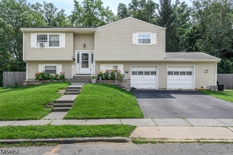 Property listing MLS 4047711 photo 1