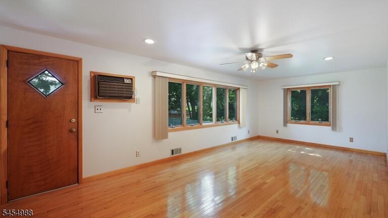 Property listing MLS 4047843 photo 10