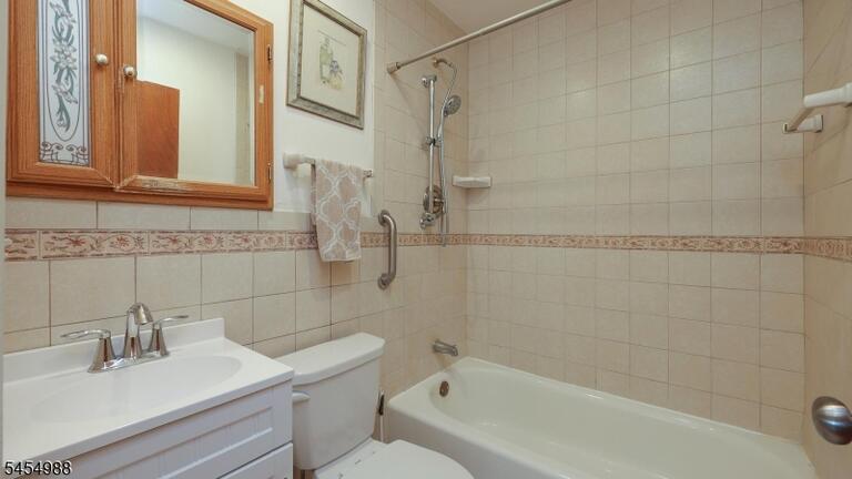 Property listing MLS 4047843 photo 16