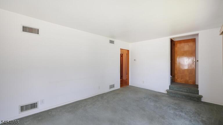 Property listing MLS 4047843 photo 6