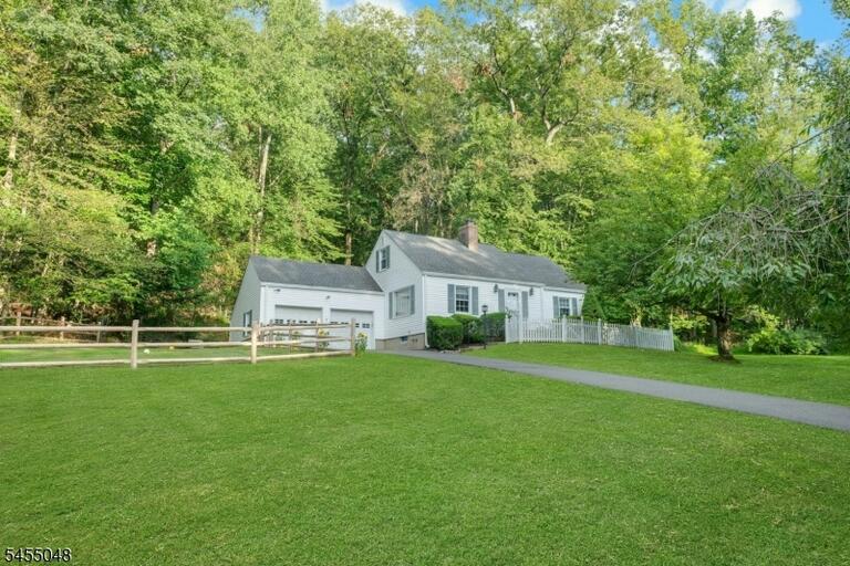 Property listing MLS 4047869 photo 2