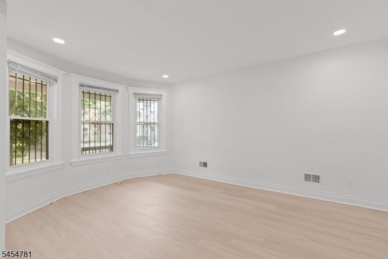 Property listing MLS 4047878 photo 9