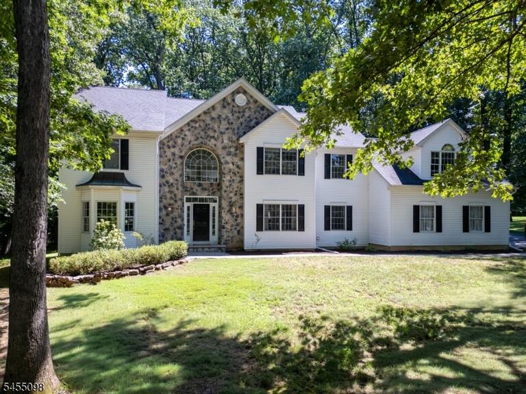 Property listing MLS 4047925 photo 1