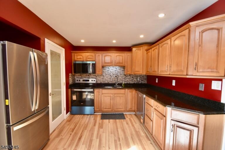 Property listing MLS 4047973 photo 6