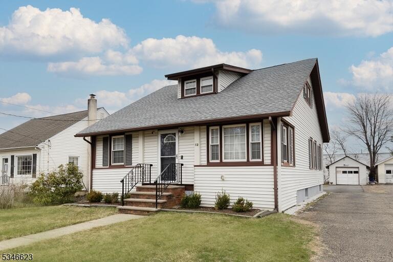 Property listing MLS 4047986 photo 2