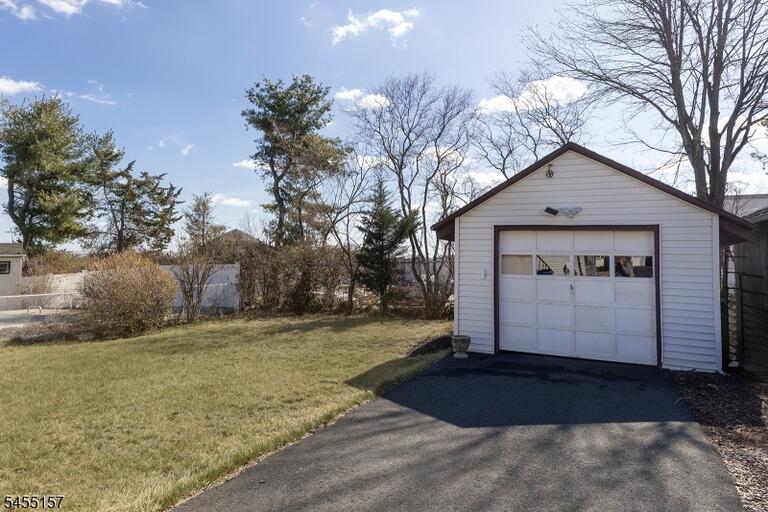 Property listing MLS 4047986 photo 24