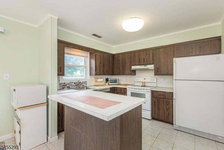 Property listing MLS 4048099 photo 13