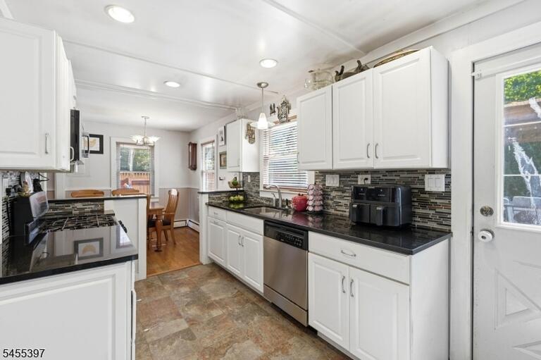 Property listing MLS 4048207 photo 11
