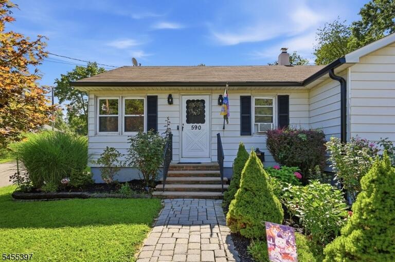 Property listing MLS 4048207 photo 2