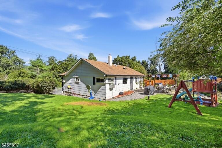 Property listing MLS 4048207 photo 25