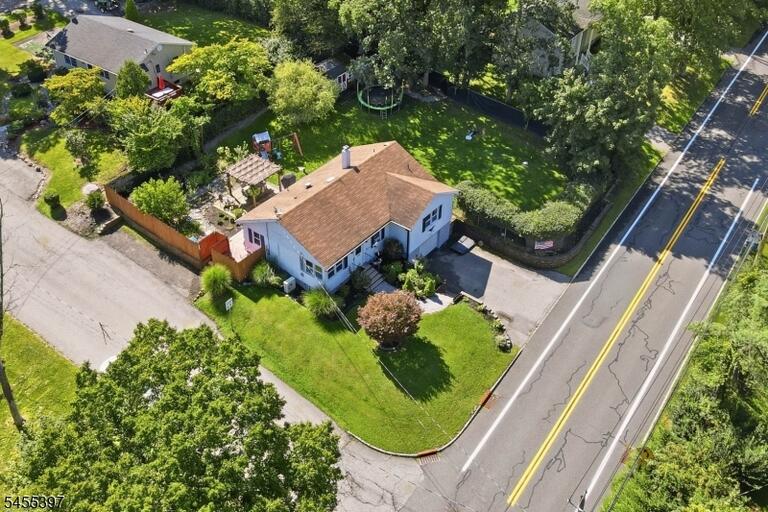 Property listing MLS 4048207 photo 3