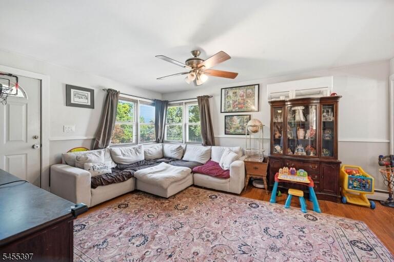 Property listing MLS 4048207 photo 5