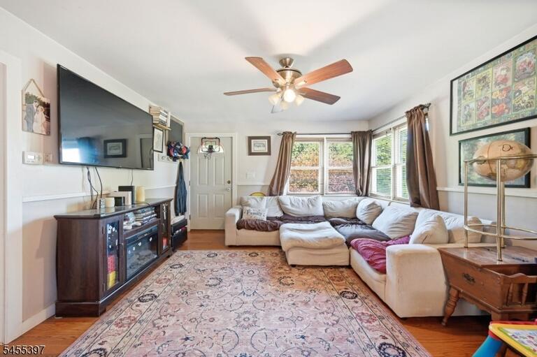 Property listing MLS 4048207 photo 6