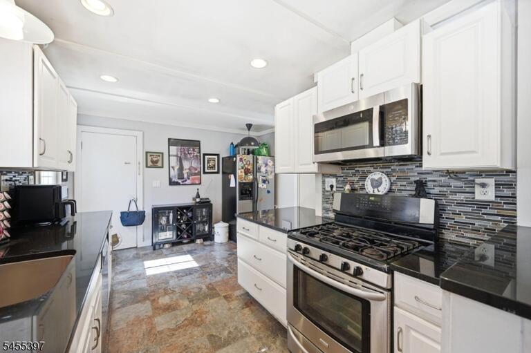 Property listing MLS 4048207 photo 9