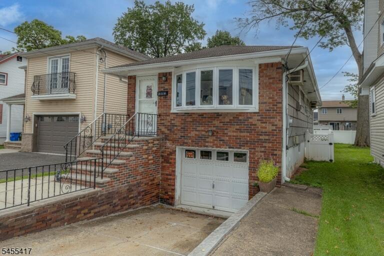 Property listing MLS 4048250 photo 1