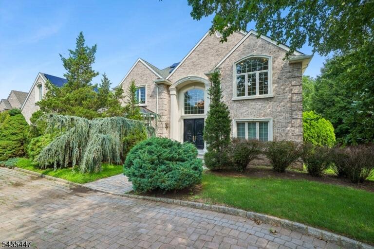 Property listing MLS 4048254 photo 1