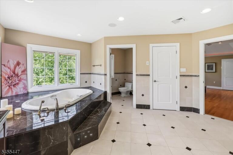 Property listing MLS 4048254 photo 23