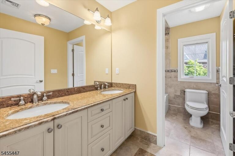 Property listing MLS 4048254 photo 32
