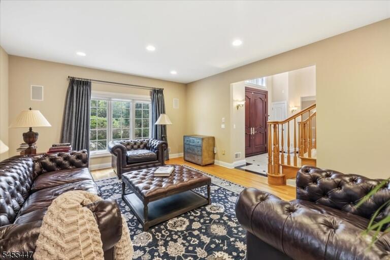 Property listing MLS 4048254 photo 5