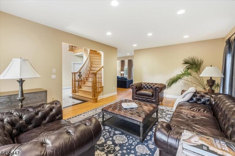Property listing MLS 4048254 photo 6