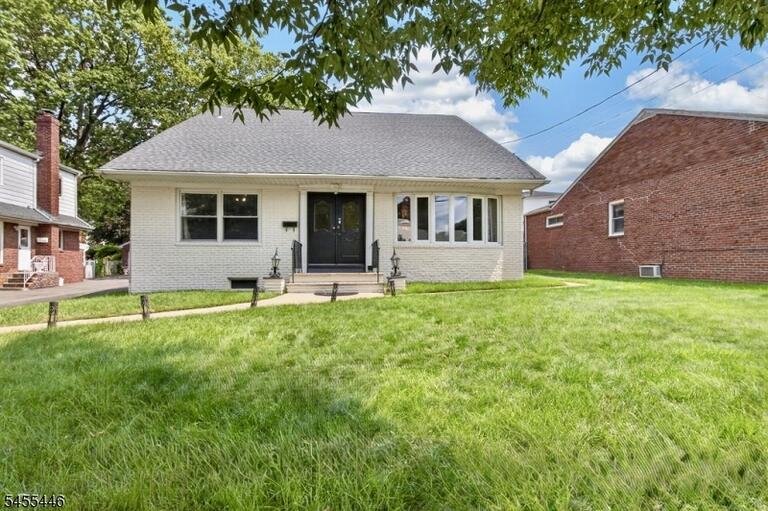 Property listing MLS 4048281 photo 2
