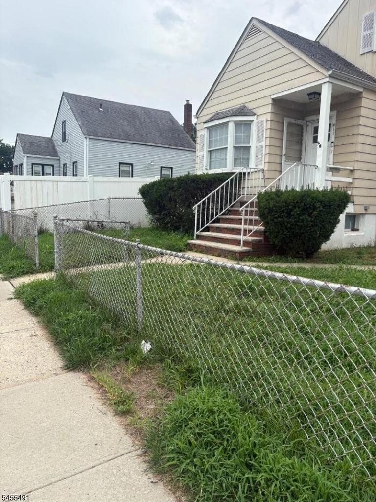 Property listing MLS 4048297 photo 4