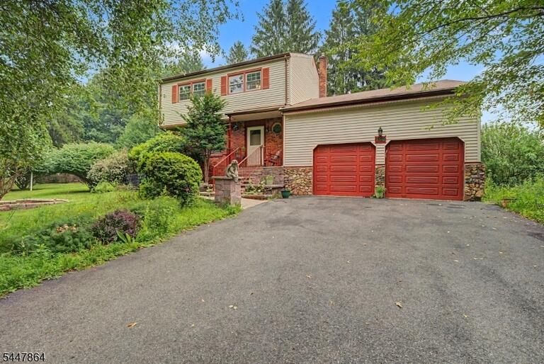Property listing MLS 4048365 photo 1