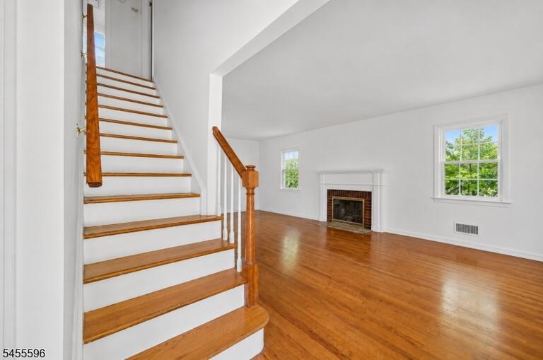 Property listing MLS 4048388 photo 2