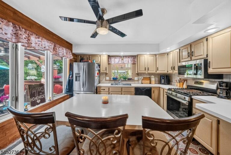 Property listing MLS 4048426 photo 12
