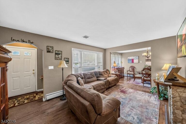 Property listing MLS 4048426 photo 3