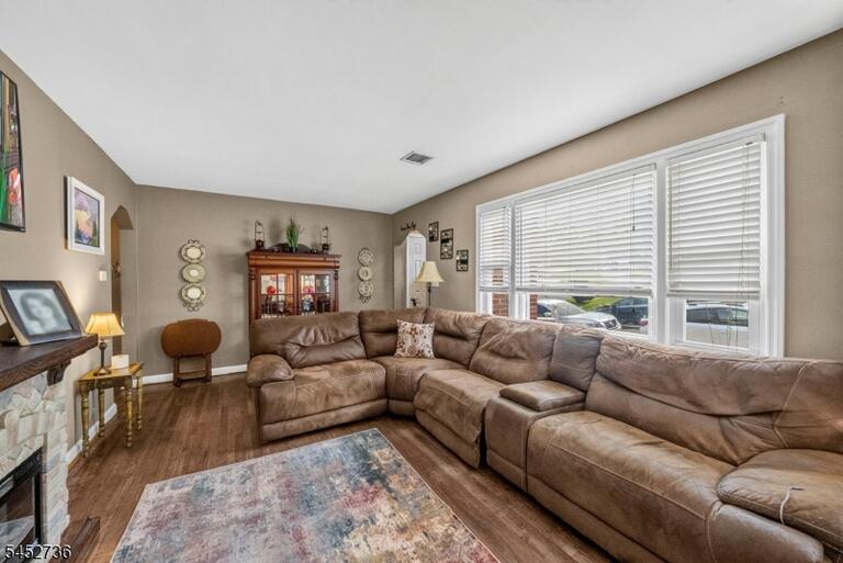 Property listing MLS 4048426 photo 4