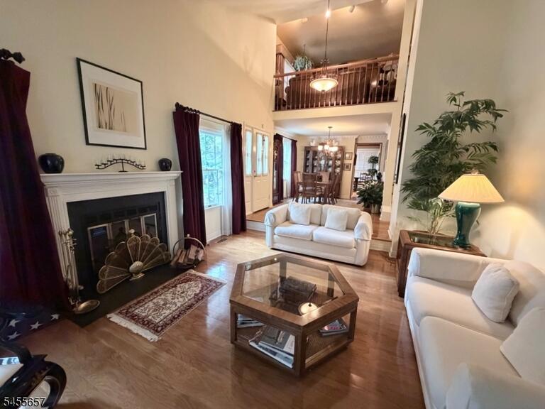 Property listing MLS 4048437 photo 3