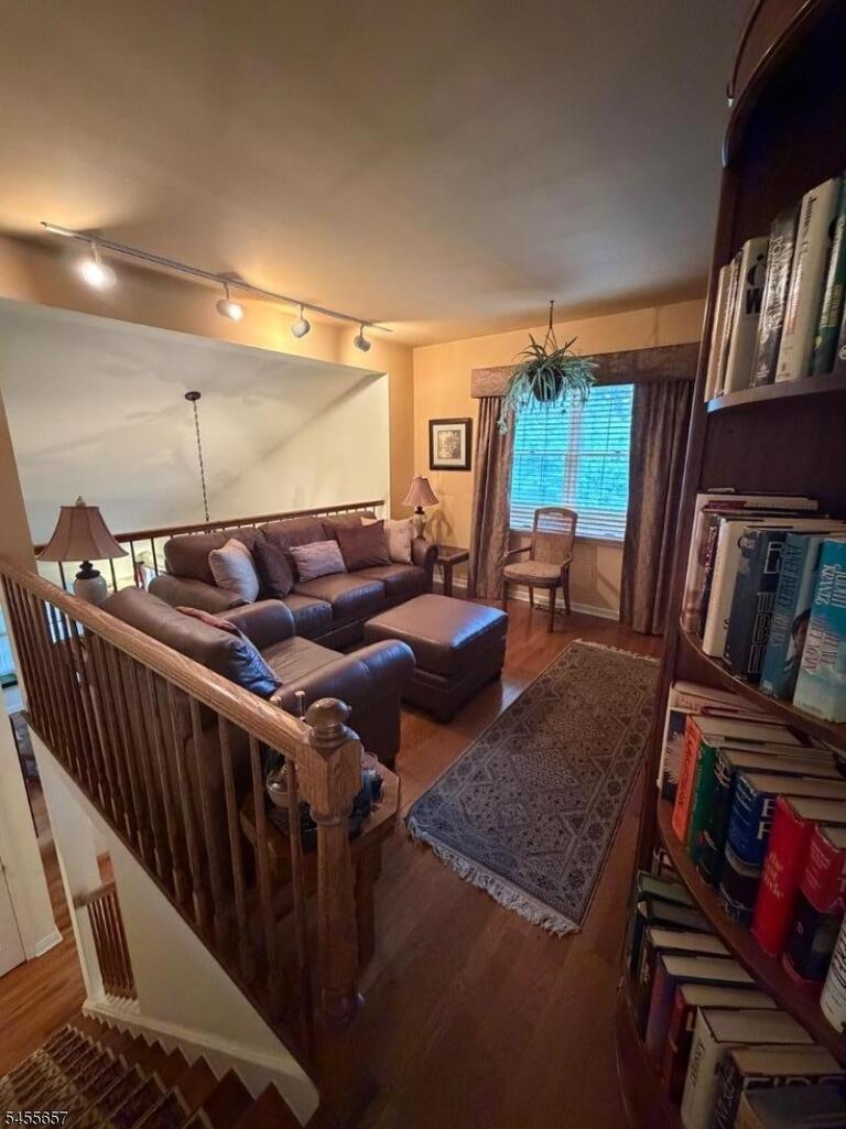 Property listing MLS 4048437 photo 4