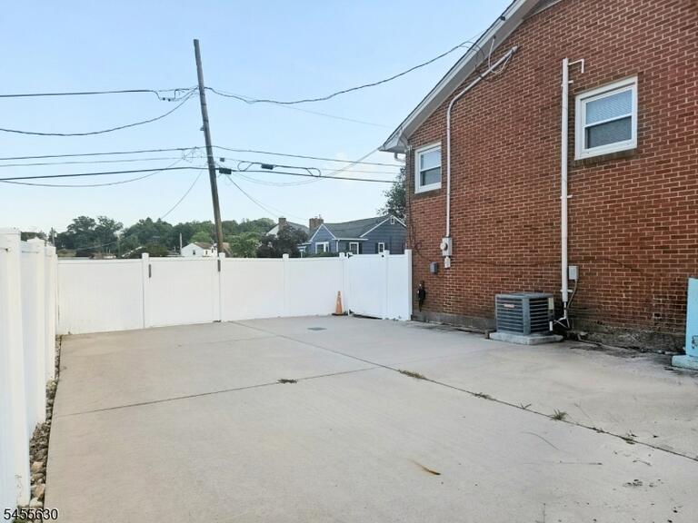 Property listing MLS 4048479 photo 30