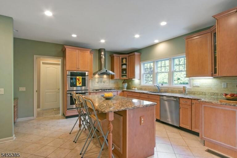 Property listing MLS 4048483 photo 17