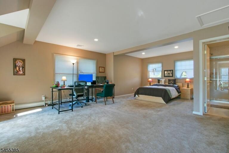 Property listing MLS 4048483 photo 22