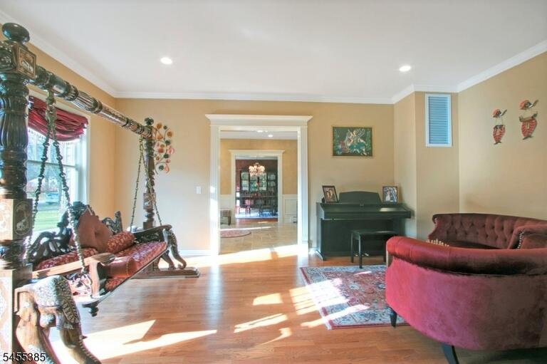 Property listing MLS 4048483 photo 9