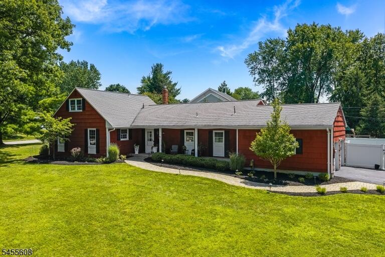 Property listing MLS 4048490 photo 1