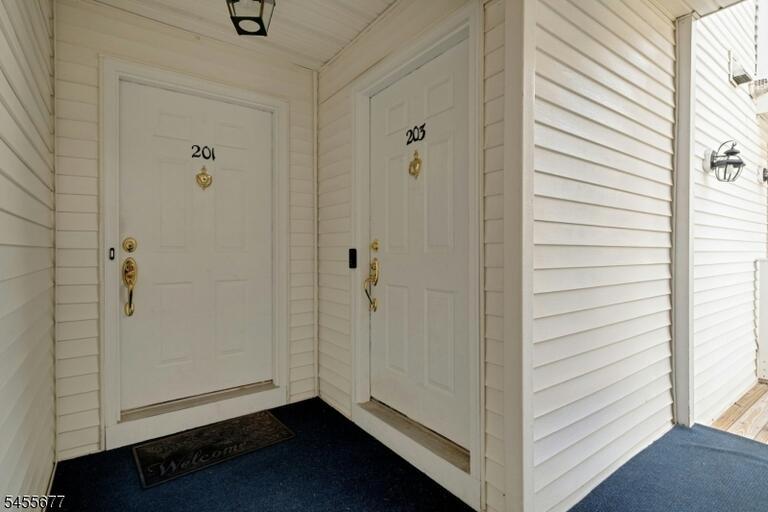 Property listing MLS 4048497 photo 3