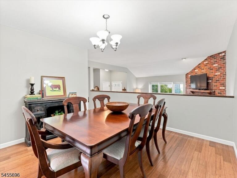 Property listing MLS 4048505 photo 12