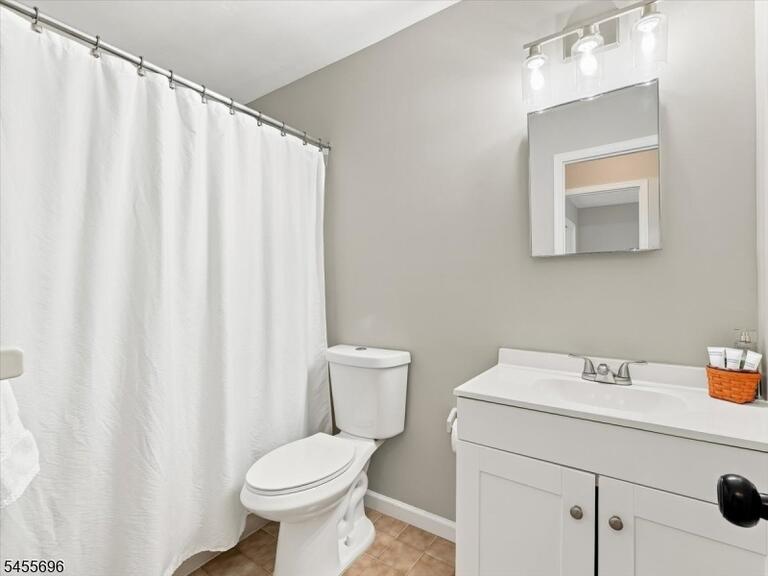 Property listing MLS 4048505 photo 15