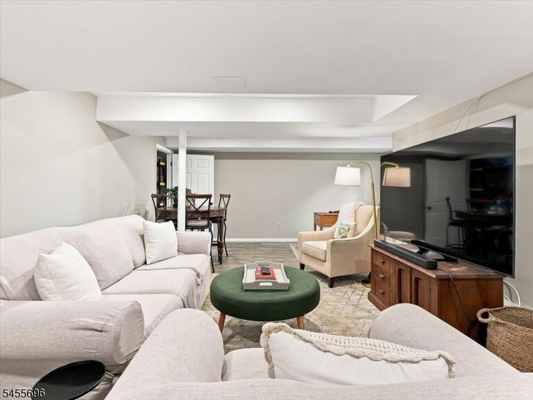 Property listing MLS 4048505 photo 23