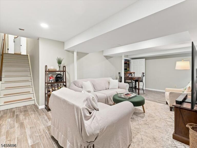 Property listing MLS 4048505 photo 24