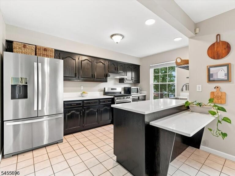 Property listing MLS 4048505 photo 5