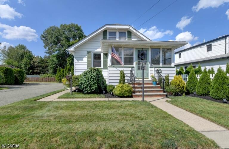 Property listing MLS 4048523 photo 2