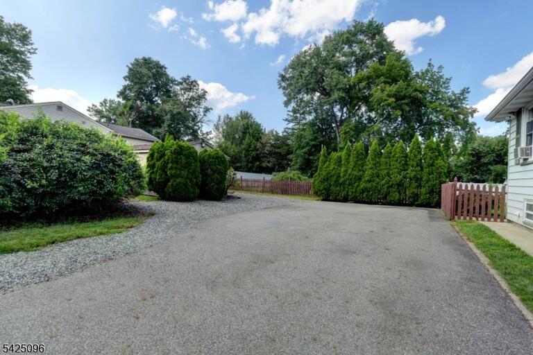 Property listing MLS 4048523 photo 25
